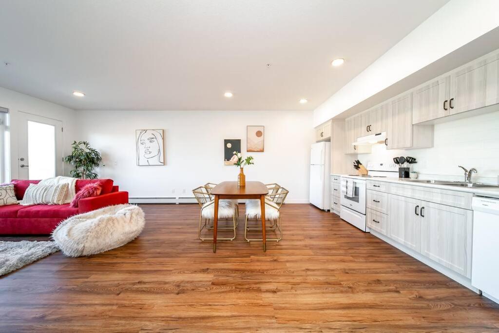 Apartment Hot Arabaian Nightscornerpnhsekingwifiu/g Edmonton