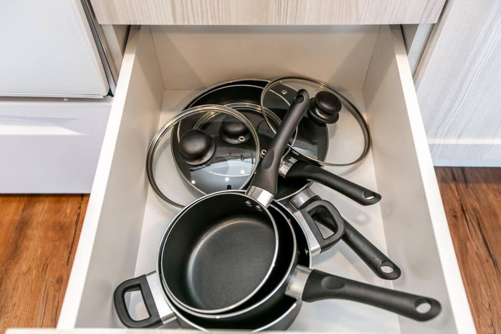 Apartment Hot Arabaian Nightscornerpnhsekingwifiu/g Edmonton